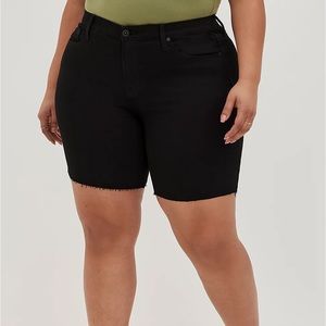 BNWT Torrid Bermuda shorts